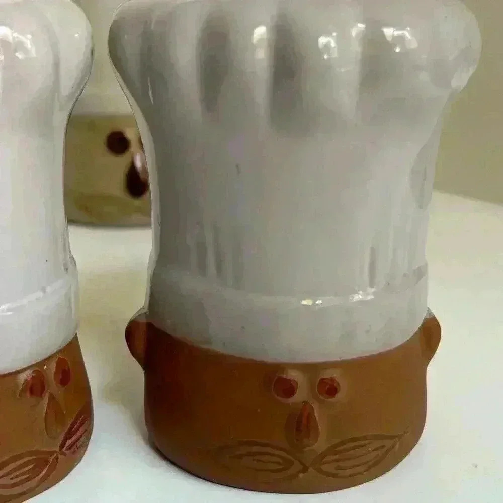 Le Chef vintage glazed ceramic kitchen utensil holder and salt & pepper shakers - Picture 10 of 14